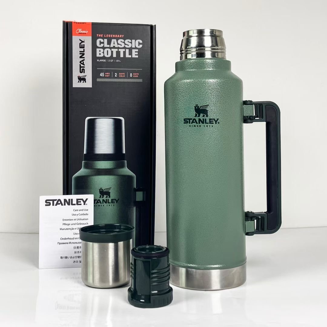 Stanley Classic Legendary Vacuum Bottle (64oz / 1.9L) - Hammertone Green